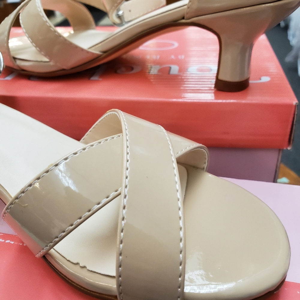 Benjamin Walk Pageant Shoes - Picture 2 of 7